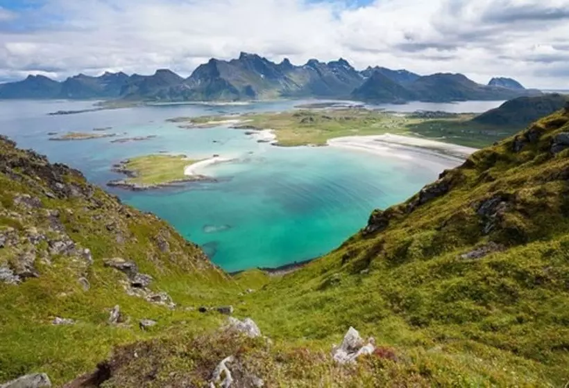 Hotelli Lydersen Rorbuer Hostel And Apartments Kvalvika And Rytten