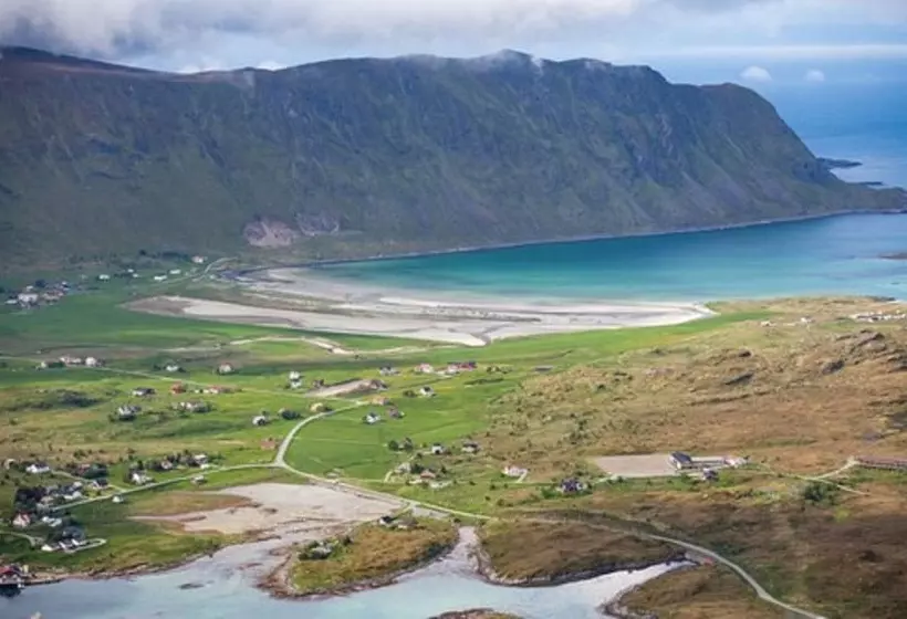 Hotelli Lydersen Rorbuer Hostel And Apartments Kvalvika And Rytten