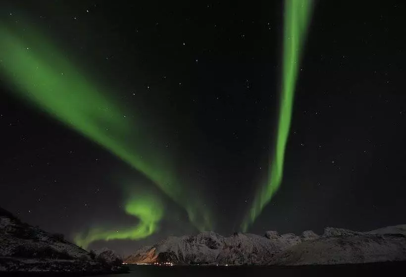 Hotelli Lydersen Rorbuer Hostel And Apartments Kvalvika And Rytten