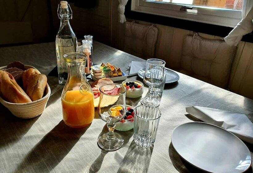 Отель Lydersen Rorbuer Hostel And Apartments Kvalvika And Rytten