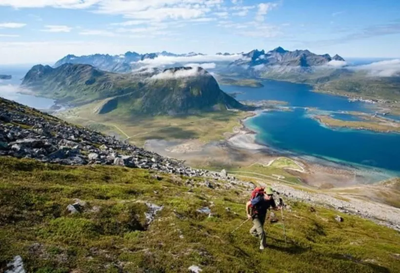 Hotelli Lydersen Rorbuer Hostel And Apartments Kvalvika And Rytten
