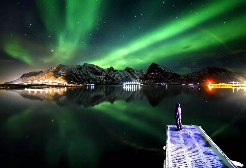 Hotelli Lydersen Rorbuer Hostel And Apartments Kvalvika And Rytten