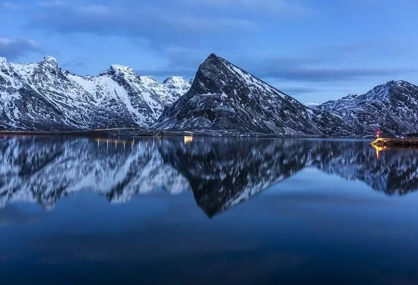 Hotelli Lydersen Rorbuer Hostel And Apartments Kvalvika And Rytten