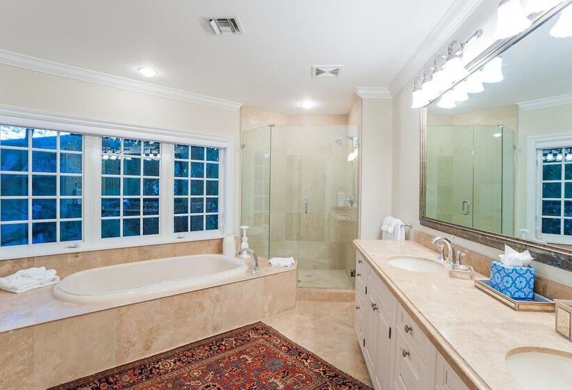 فندق Coconut Walk