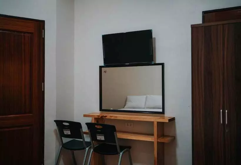 Hotelli Reddoorz @ 4ks Pension House Bogo City Cebu