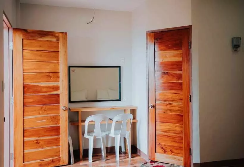 Hotelli Reddoorz @ 4ks Pension House Bogo City Cebu