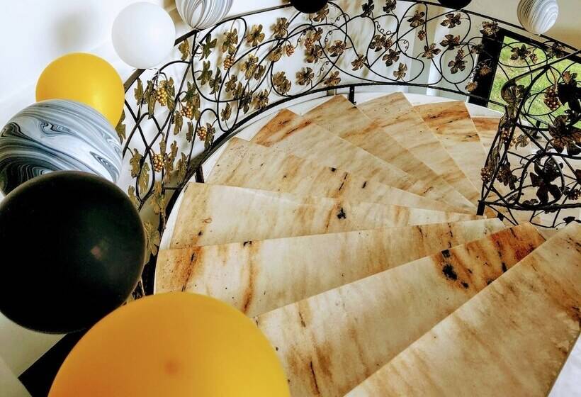 هتل Moonstone Bed And Breakfast