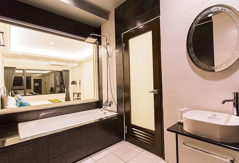 هتل Moonstone Bed And Breakfast