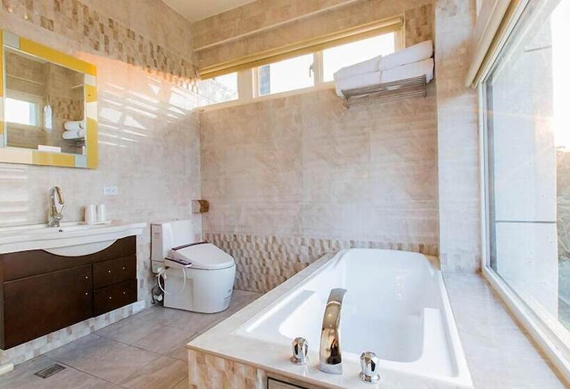 هتل Moonstone Bed And Breakfast