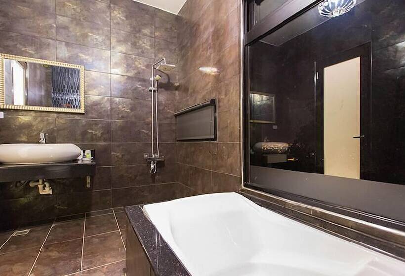 هتل Moonstone Bed And Breakfast