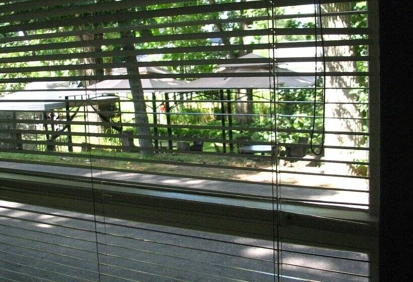 مبيت وإفطار Oak Park Inn