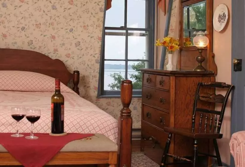 Bed and Breakfast The Robert Morris Inn