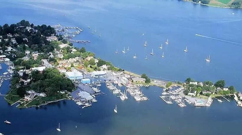 Bed and Breakfast The Robert Morris Inn