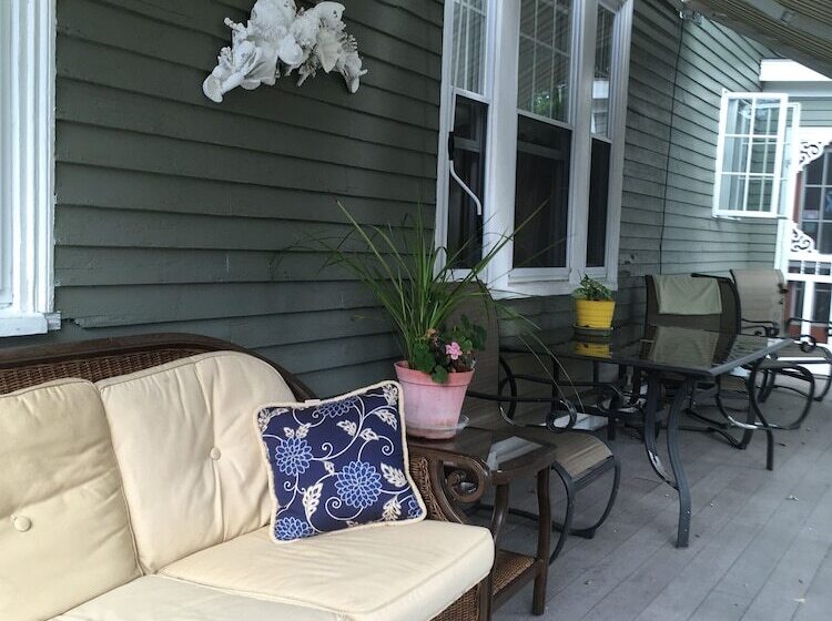 Fleetwood House Bed And Breakfast