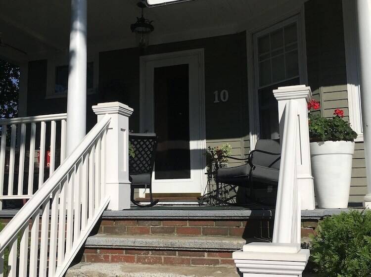 Fleetwood House Bed And Breakfast