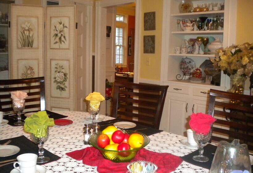 Fleetwood House Bed And Breakfast