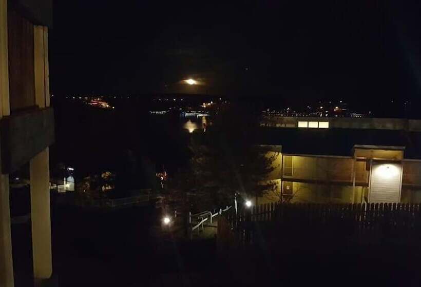 בית מלון כפרי Hawk's Nest Lodge