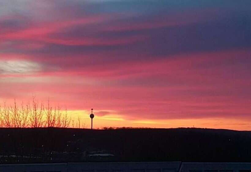בית מלון כפרי Hawk's Nest Lodge