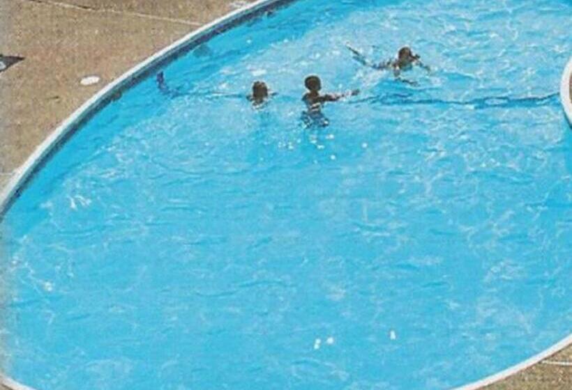 בית מלון כפרי Hawk's Nest Lodge