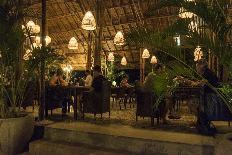 בית מלון כפרי Sahaa Beach Resort