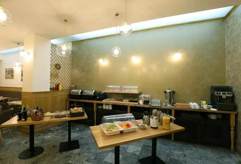 هتل U Stare Pani  At The Old Lady