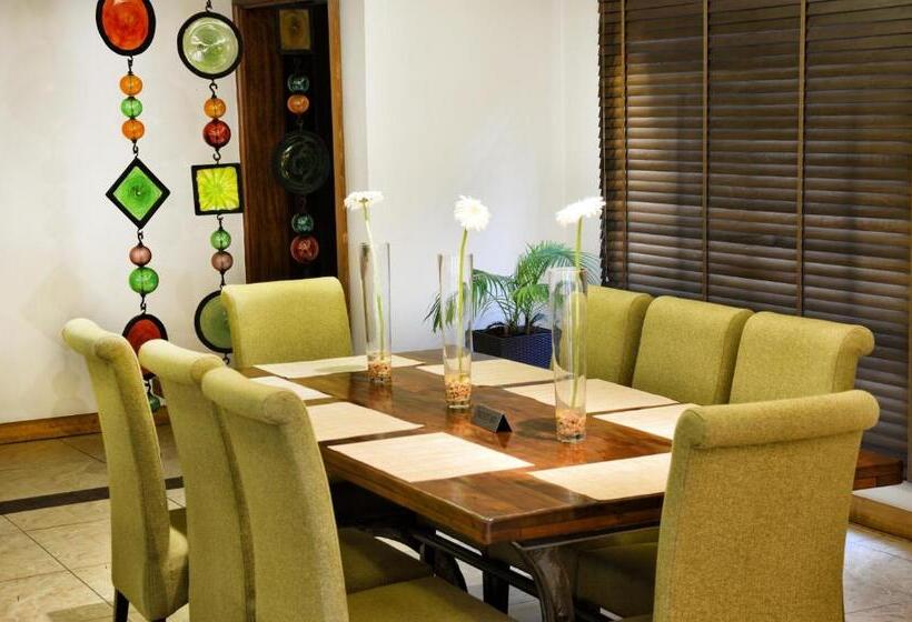 Hotelli The Zehneria By Sarovar Portico India