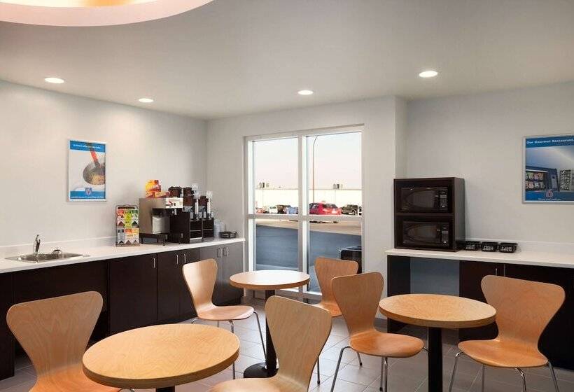 Motel 6swift Current, Sk