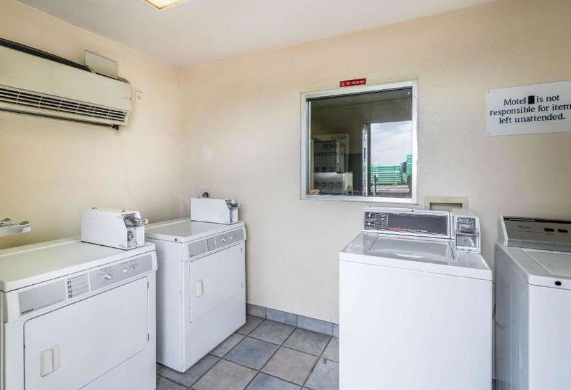 فندق على الطريق Rodeway Inn