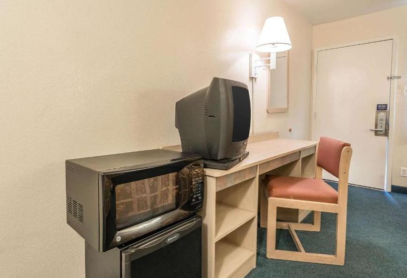 فندق على الطريق Rodeway Inn