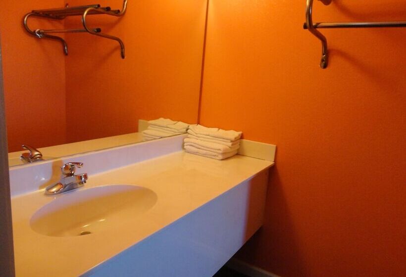 מוטל Royal Inn And Suites