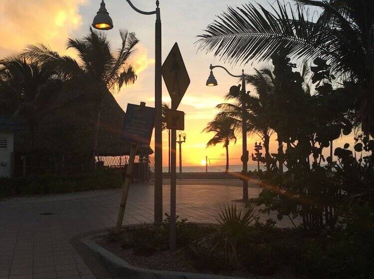 모텔 St Maurice Beach Inn