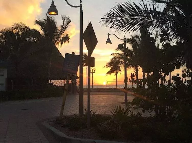 Motel St Maurice Beach Inn