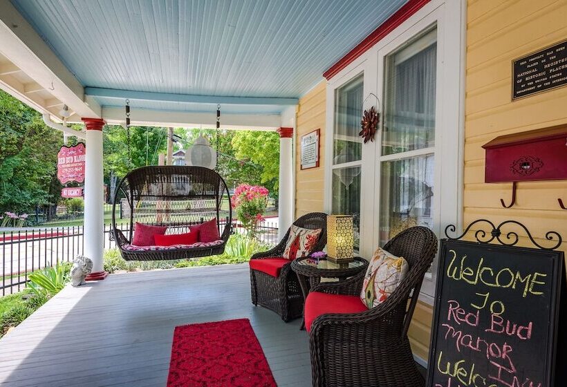 Red Bud Manor  Bed And Breakfast