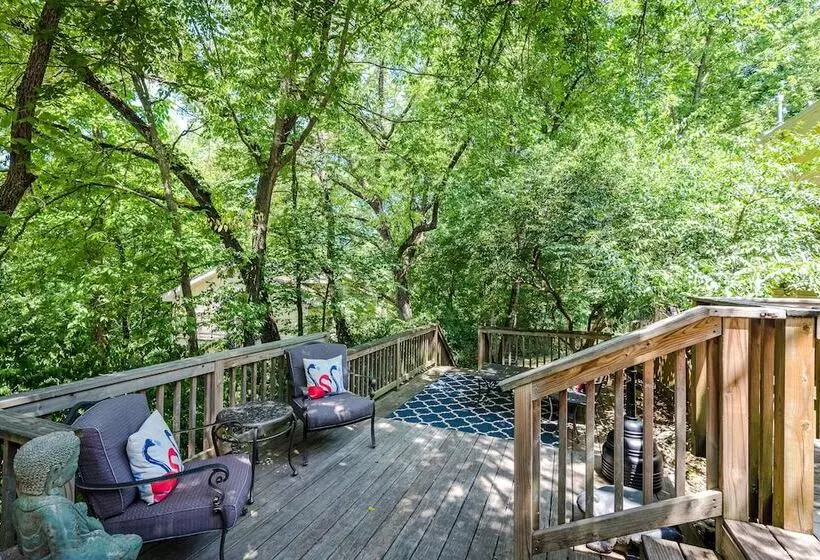 Red Bud Manor  Bed And Breakfast