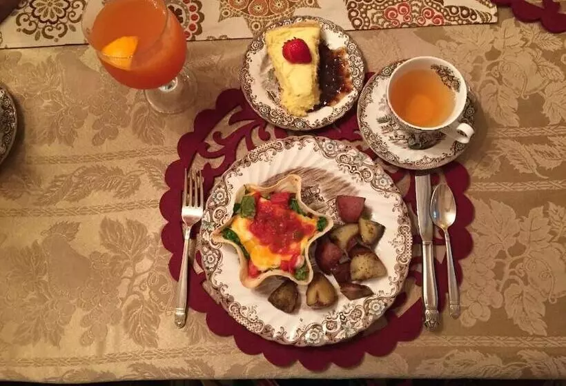 Red Bud Manor  Bed And Breakfast