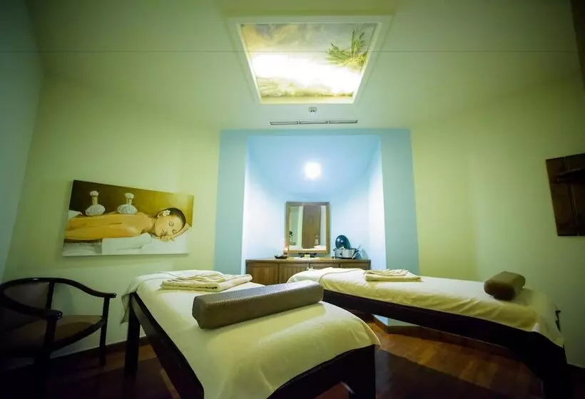 استراحتگاه Carols Beau Rivage