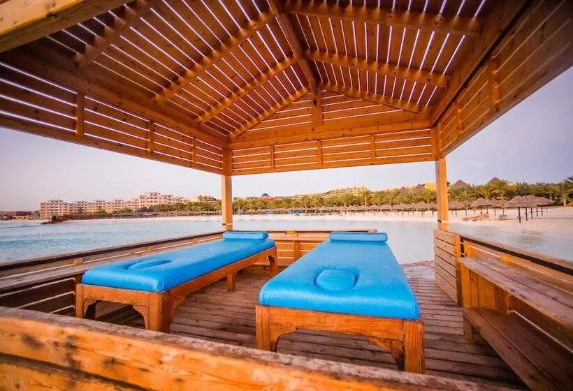 استراحتگاه Carols Beau Rivage