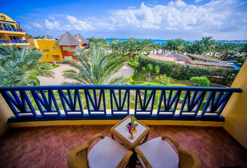 استراحتگاه Carols Beau Rivage