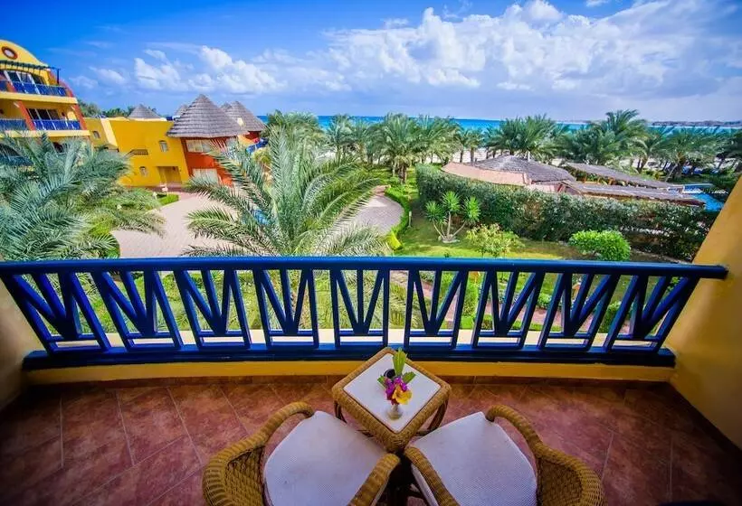 استراحتگاه Carols Beau Rivage