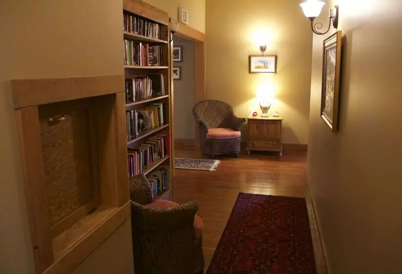 منتجع Vagabond Lodge At Kicking Horse