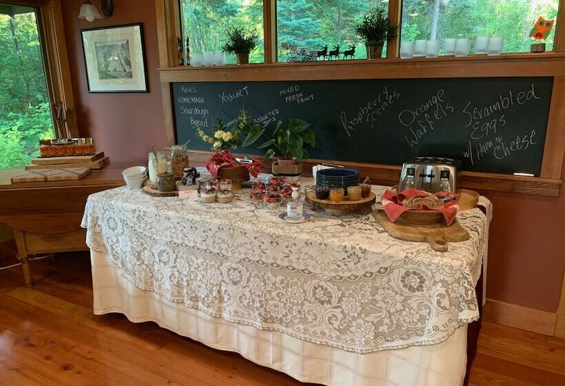 منتجع Vagabond Lodge At Kicking Horse