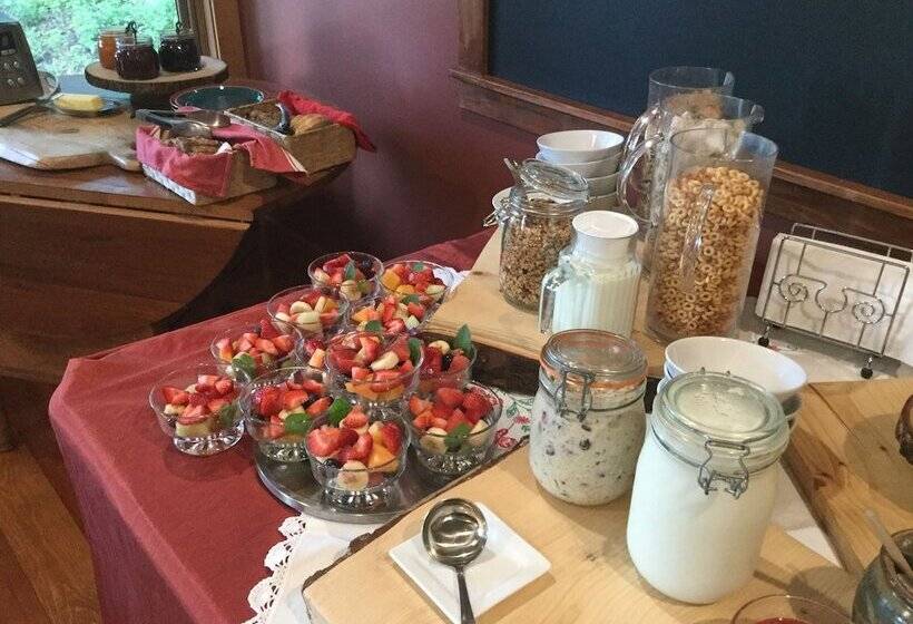 منتجع Vagabond Lodge At Kicking Horse