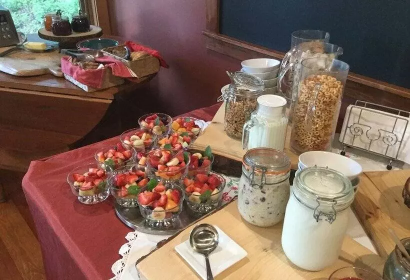 منتجع Vagabond Lodge At Kicking Horse