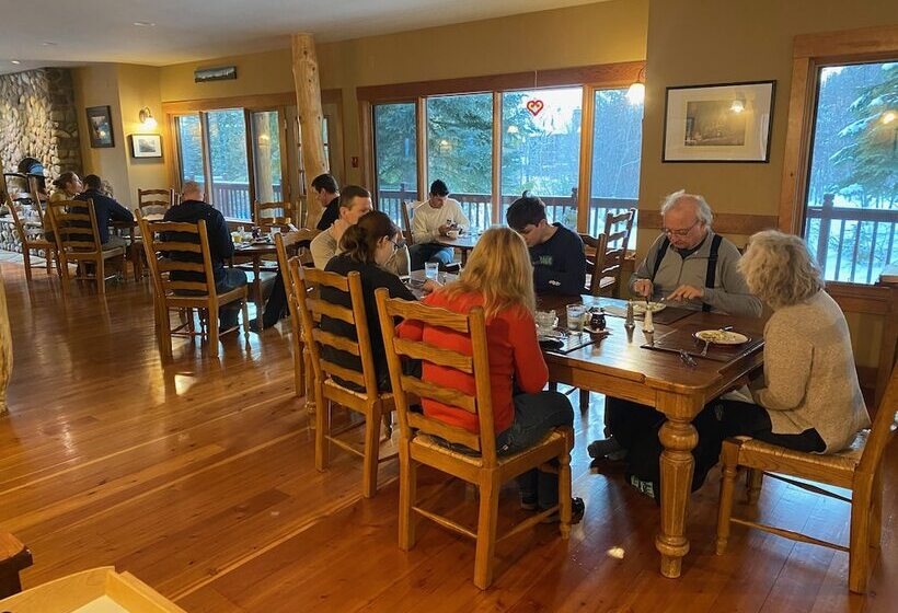 منتجع Vagabond Lodge At Kicking Horse