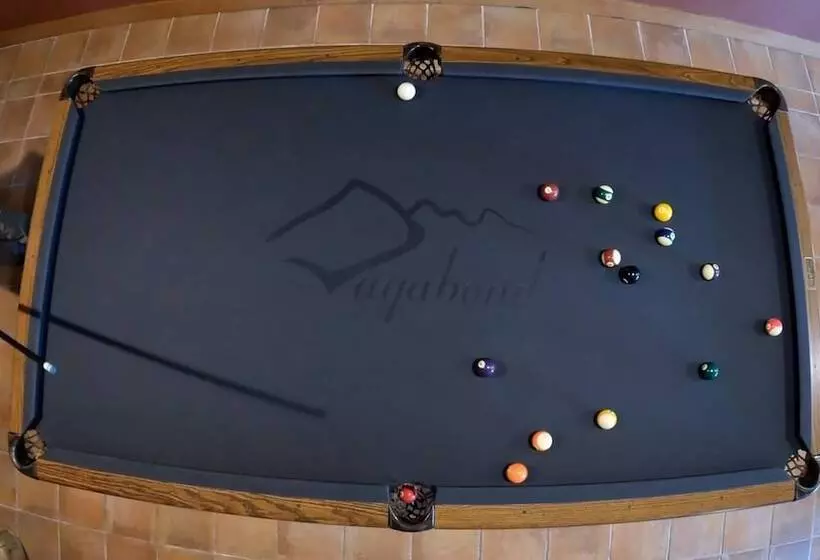 منتجع Vagabond Lodge At Kicking Horse