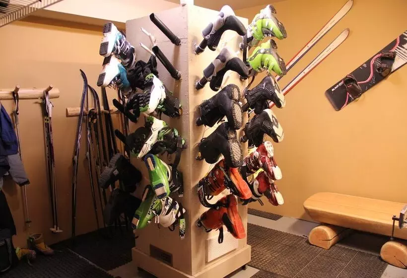 منتجع Vagabond Lodge At Kicking Horse