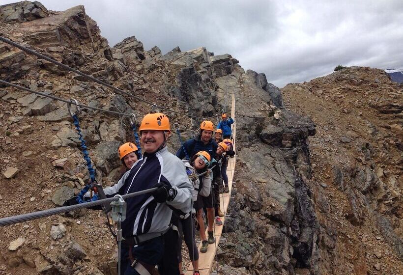 منتجع Vagabond Lodge At Kicking Horse