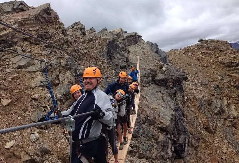 منتجع Vagabond Lodge At Kicking Horse