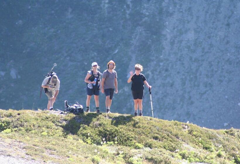 منتجع Vagabond Lodge At Kicking Horse