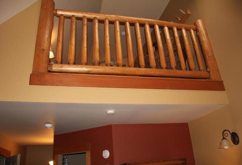 منتجع Vagabond Lodge At Kicking Horse